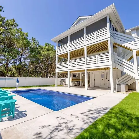 Saltwater Pool Outdoor Bar & 5 Min Walk To Beach